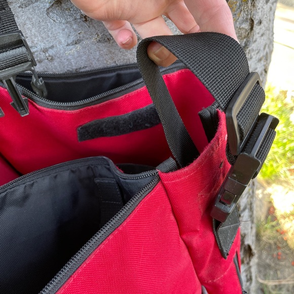 Skip Hop Duo red multi-pocket bag - Picture 9 of 10